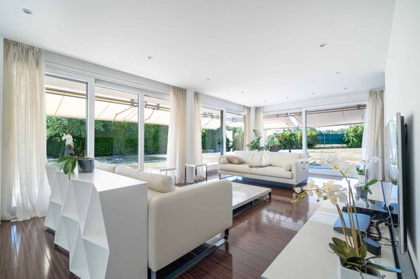 Somptueuse propriété avec piscine et vue panoramique sur le lac 6