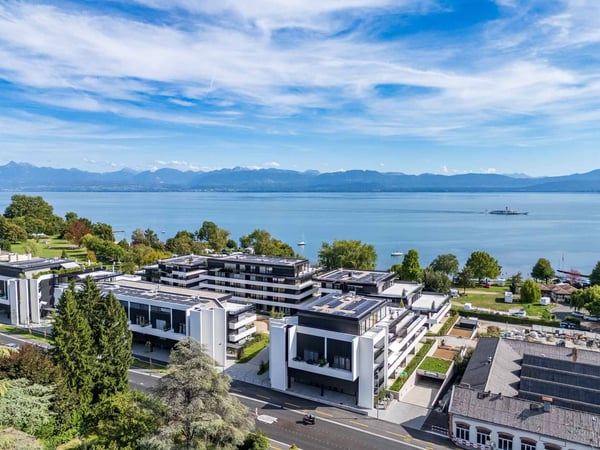 Appartement den 2,5 pièces neuf avec terrasse et jardin