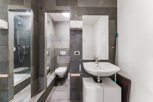 Bureaux idéalement situés en plein centre-ville - Alpes 29 8