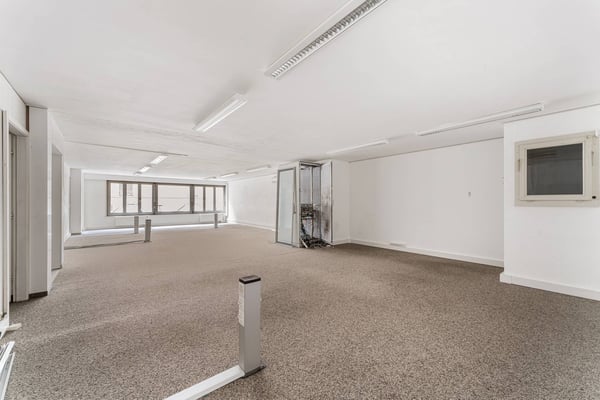 Bureaux idéalement situés en plein centre-ville - Alpes 29 6
