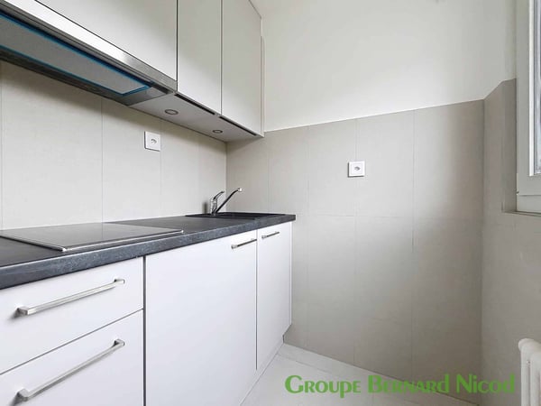 Studio rénové au 8ème étage - Pierrier 5 2