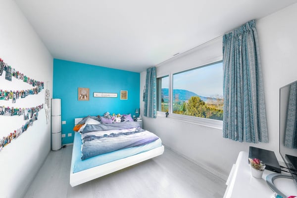 Maison contemporaine avec piscine et vue panoramique sur les Alpes et le lac 9