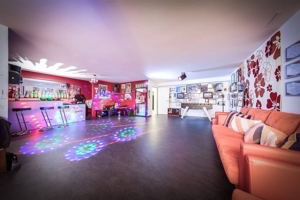 Maison contemporaine avec piscine et vue panoramique sur les Alpes et le lac 11