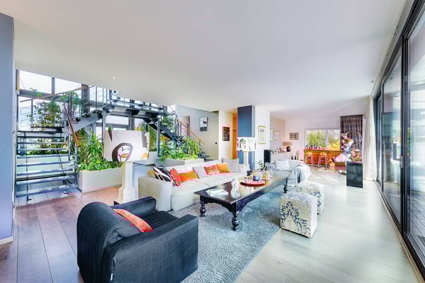 Maison contemporaine avec piscine et vue panoramique sur les Alpes et le lac 4