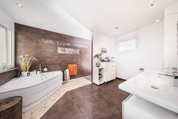 Maison contemporaine avec piscine et vue panoramique sur les Alpes et le lac 10