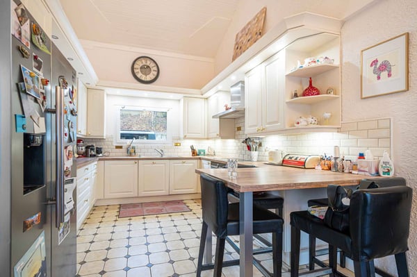 Villa de 8 pièces avec appartement indépendant et piscine extérieure 3