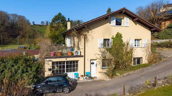 Villa de 8 pièces avec appartement indépendant et piscine extérieure 9