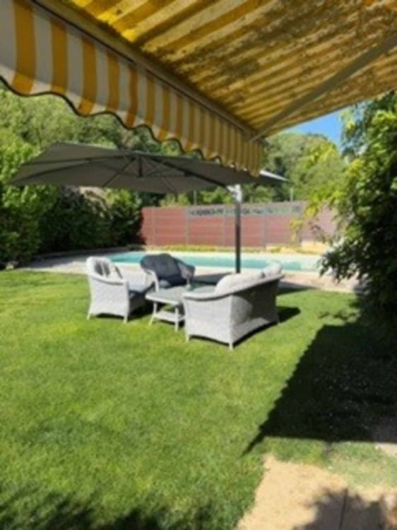 Villa de 8 pièces avec appartement indépendant et piscine extérieure 10