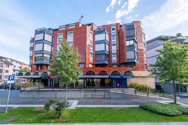 Local commercial avec dépôt et parking  - Plein centre-ville 10