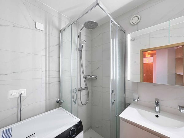 1 pièces de 78 m2 + 2 balcons - Superbe vue sur le Lac 11