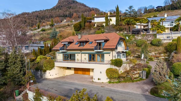 2 pièces de 66 m2 avec balcons + grande pièce annexe 11