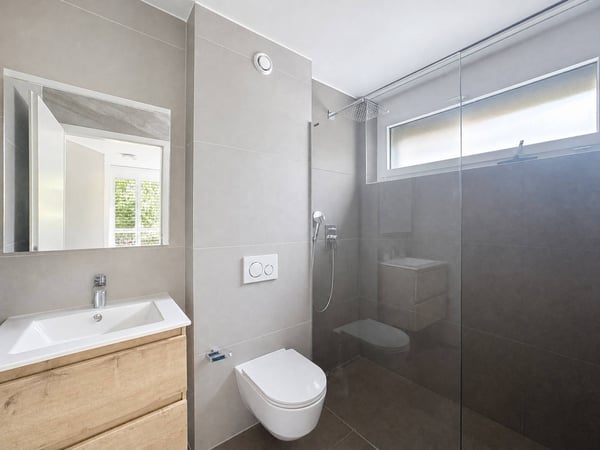 Bel appartement récent de 3.5 pièces avec grand balcon et vue sur le Lac 10