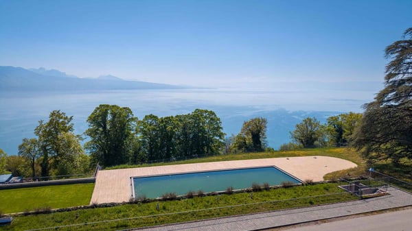 Véritable petit bijou de 2.5 p avec grand balcon et vue époustouflante sur le Lac 5