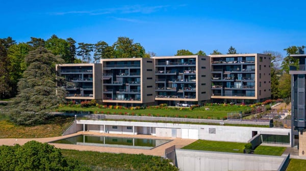 Véritable petit bijou de 2.5 p avec grand balcon et vue époustouflante sur le Lac 13