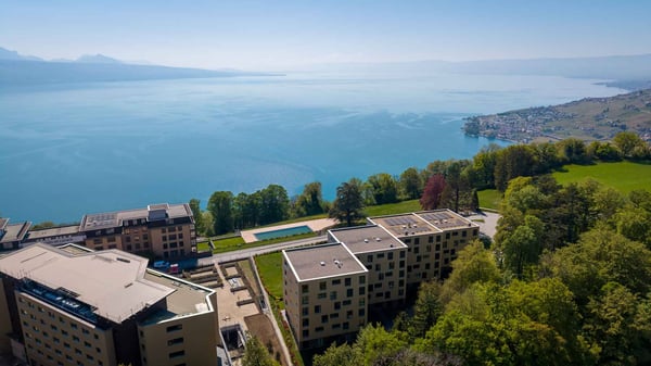 Véritable petit bijou de 2.5 p avec grand balcon et vue époustouflante sur le Lac 12