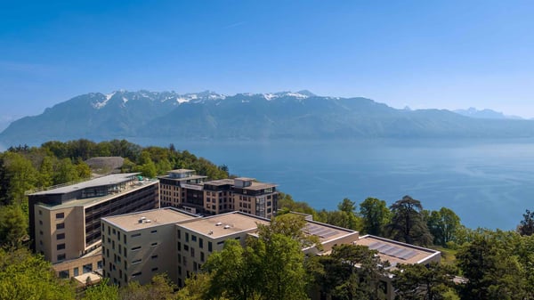 Véritable petit bijou de 2.5 p avec grand balcon et vue époustouflante sur le Lac 11