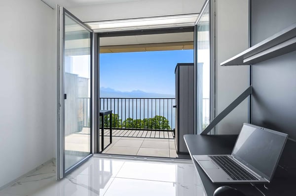 Véritable petit bijou de 2.5 p avec grand balcon et vue époustouflante sur le Lac 10