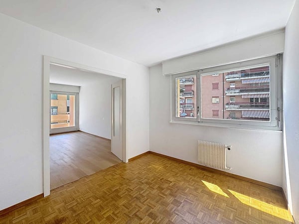 4.5 p de 91 m2 à rénover - 2 balcons + 1 Garage box 5