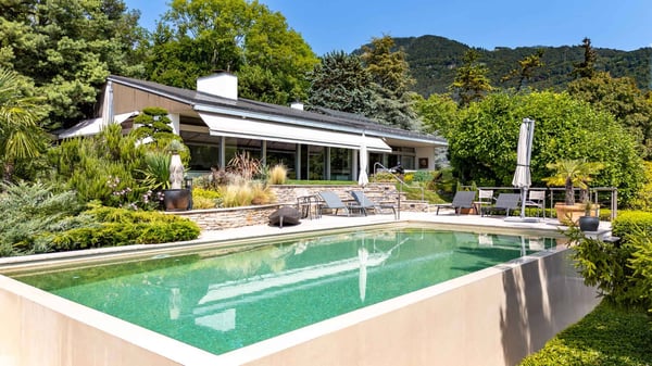 Superbe propriété de 7.5 Pièces avec piscine - potentiel de développement 1
