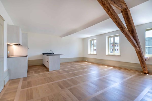 Dernier étage - Spacieux 3.5 pces 99 m2 + combles dans un immeuble ancien rénové 3