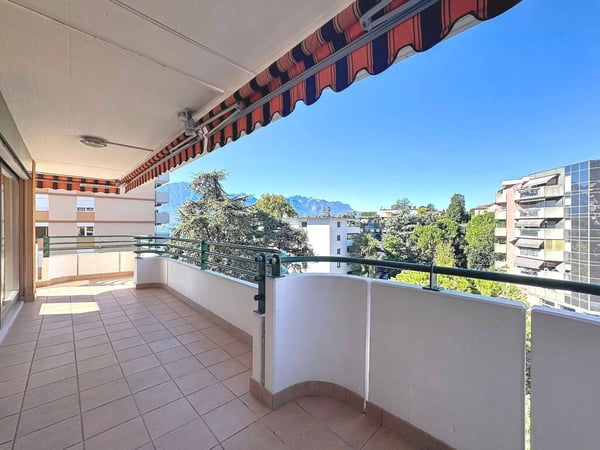 Superbe 5.5 pièces de 132 m2 int. totalement rénové avec grand balcon