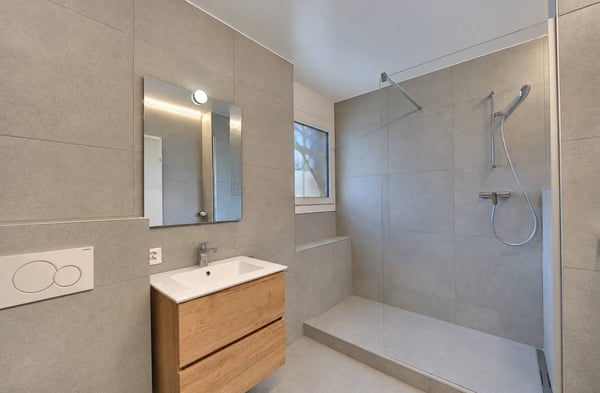 Superbe 3.5 pièces de 160 m2 int. totalement rénové avec grand balcon 9