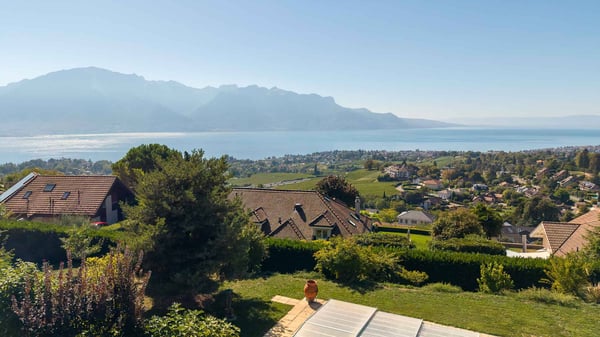 Villa individuelle de 4.5 pièces avec piscine - Très belle vue sur le Lac 3