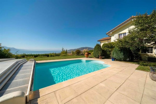 Villa individuelle de 6.5 pièces avec piscine - Très belle vue sur le Lac