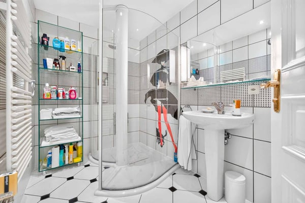 Elégante Propriété de 6.5 pièces avec grand jardin plat arboré 10