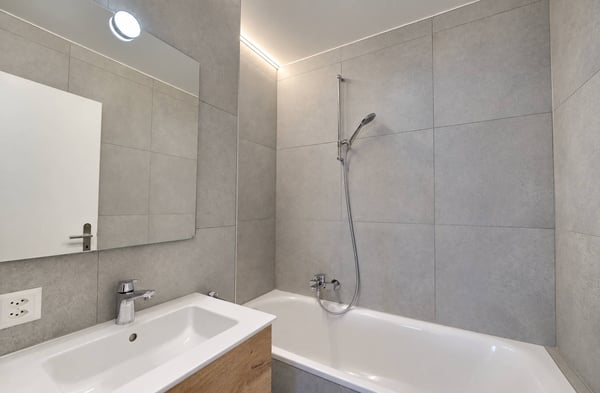 Superbe 5.5 pièces de 132 m2 int. totalement rénové avec grand balcon 8