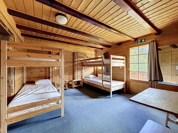 Authentique chalet de montagne avec vaste capacité d'hébergement 9