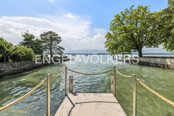 Villa d'exception pieds dans l'eau