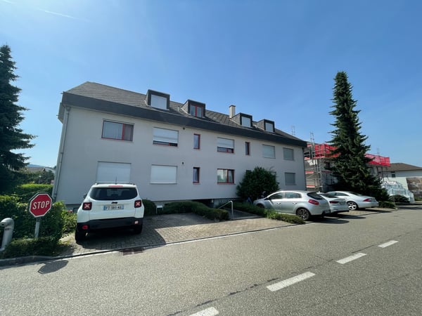 1-Zimmer Dachwohnung mir renovierter Küche und Badezimmer