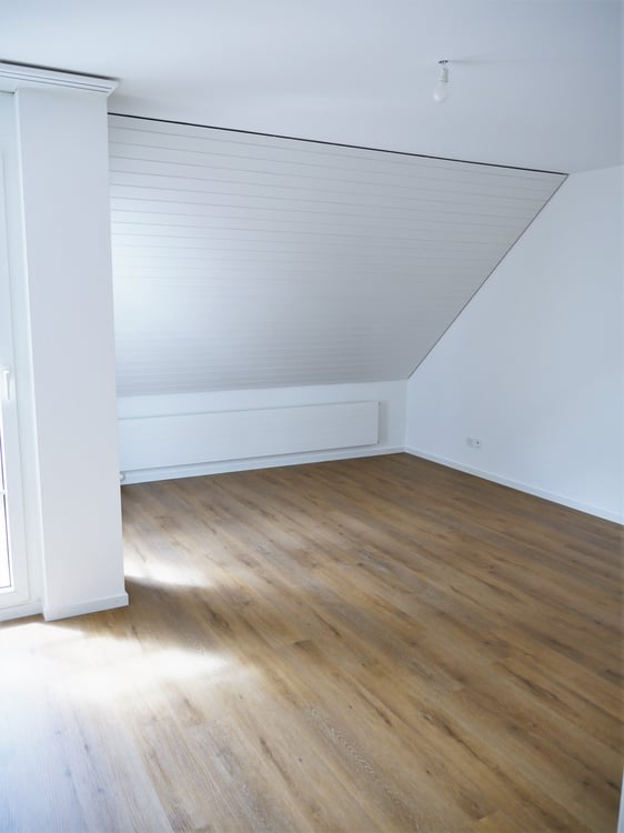 Renovierte 4.5-Zi. Maisonettewohnung mit Balkonen & Parkplätze 6