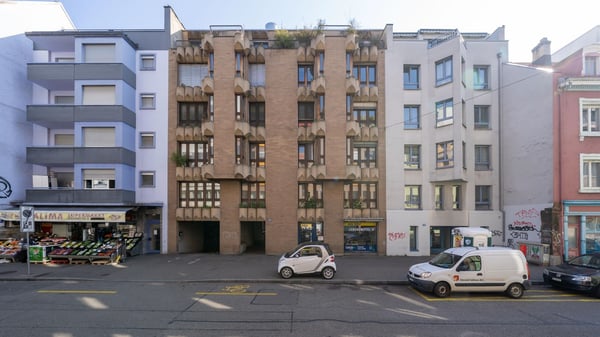 Sicherer Tiefgaragenparkplatz im Herzen von Basel