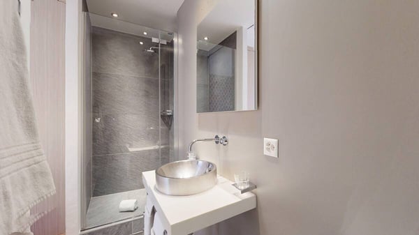Chambre idéalement située dans immeuble au bord du lac 3