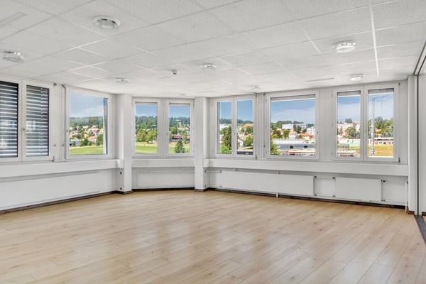 Espace lumineux adapté aux bureaux et à la production légère 5