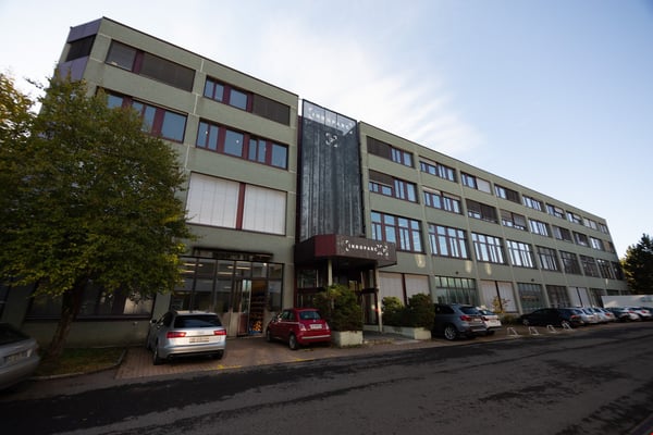 Espace lumineux adapté aux bureaux et à la production légère 1