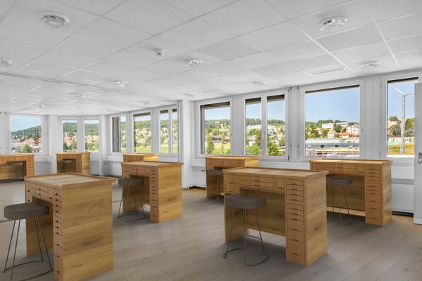 Espace lumineux adapté aux bureaux et à la production légère 4