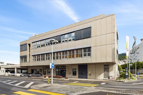 À LOUER : LOCAL COMMERCIAL D’EXCEPTION À NEUCHÂTEL 1