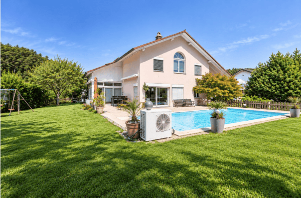 Magnifique maison individuelle de 9 pièces avec piscine à Vicques 14