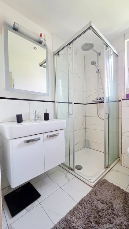 Freistehendes 1 ½-Zimmer-Einfamilienhaus mit Traumsicht auf den Walensee und wunderschönem Garten 14