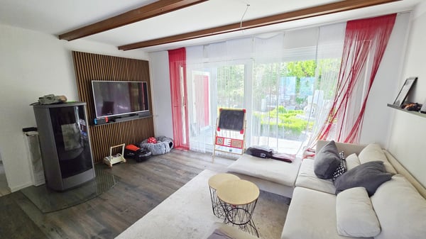 Freistehendes 1 ½-Zimmer-Einfamilienhaus mit Traumsicht auf den Walensee und wunderschönem Garten 12