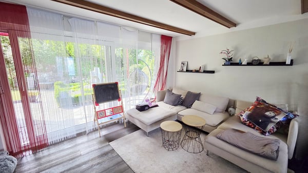 Freistehendes 1 ½-Zimmer-Einfamilienhaus mit Traumsicht auf den Walensee und wunderschönem Garten 2