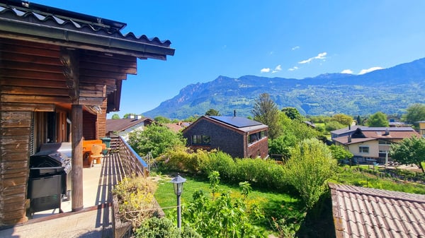 Grosses 2 ½-Zimmer-Einfamilienhaus mit traumhaftem Pool und schönster Weitsicht 18