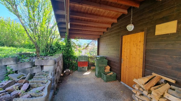 Grosses 2 ½-Zimmer-Einfamilienhaus mit traumhaftem Pool und schönster Weitsicht 8