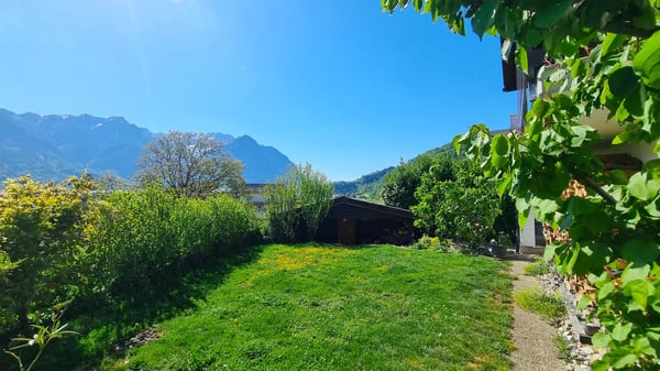 Grosses 2 ½-Zimmer-Einfamilienhaus mit traumhaftem Pool und schönster Weitsicht 6