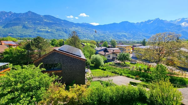 Grosses 2 ½-Zimmer-Einfamilienhaus mit traumhaftem Pool und schönster Weitsicht 17