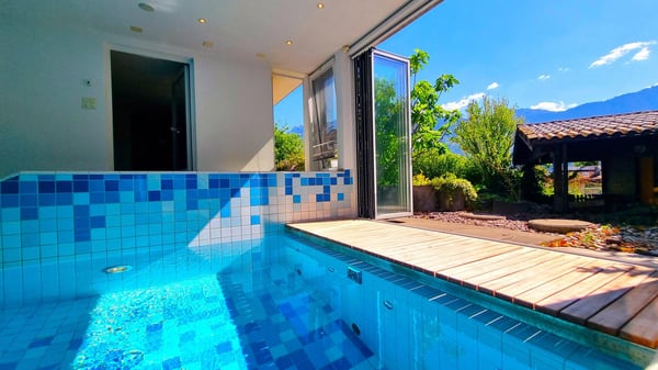 Grosses 2 ½-Zimmer-Einfamilienhaus mit traumhaftem Pool und schönster Weitsicht 4