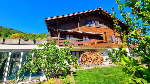 Grosses 2 ½-Zimmer-Einfamilienhaus mit traumhaftem Pool und schönster Weitsicht 7